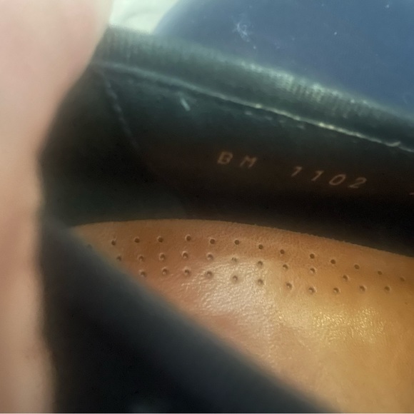 LV MENS size 9.5 - Picture 4 of 4